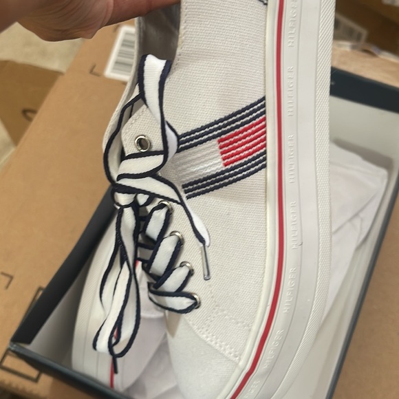 Tommy Hilfiger sneakers - Picture 2 of 8